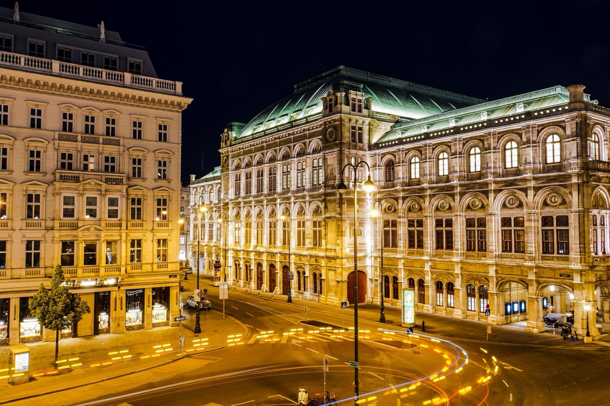 Wiener Staatsoper bei Nacht